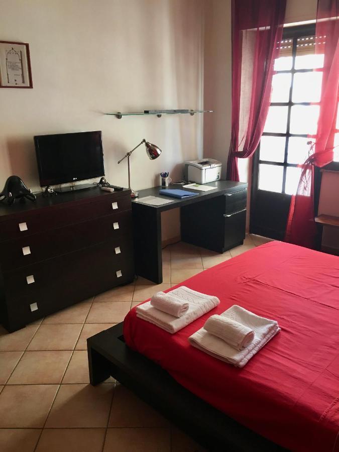 Casa Delfino - Appartamento Centro Storico A Due Passi Dalla Spiaggia & Mare, Porto & Ferrovia Чивитавекия Екстериор снимка