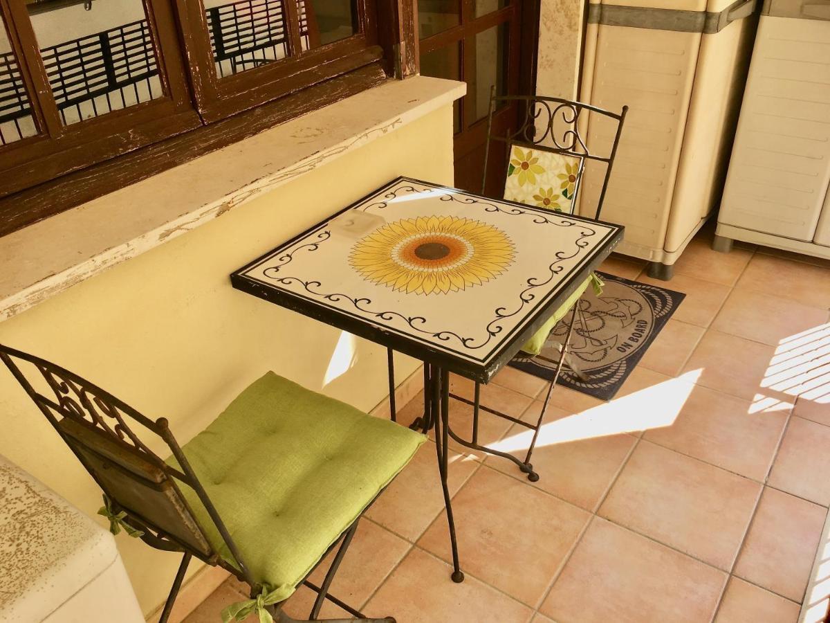 Casa Delfino - Appartamento Centro Storico A Due Passi Dalla Spiaggia & Mare, Porto & Ferrovia Чивитавекия Екстериор снимка