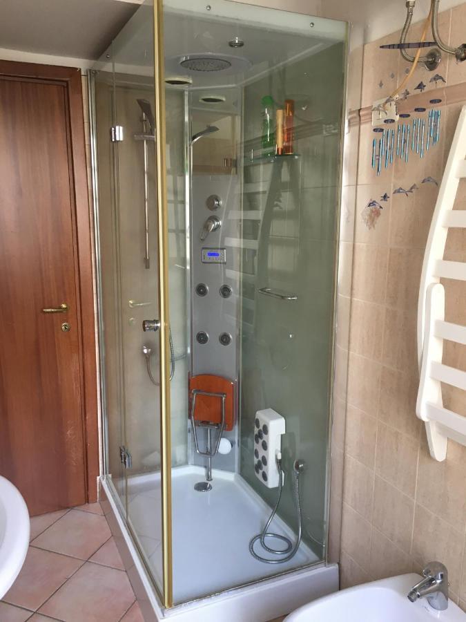 Casa Delfino - Appartamento Centro Storico A Due Passi Dalla Spiaggia & Mare, Porto & Ferrovia Чивитавекия Екстериор снимка